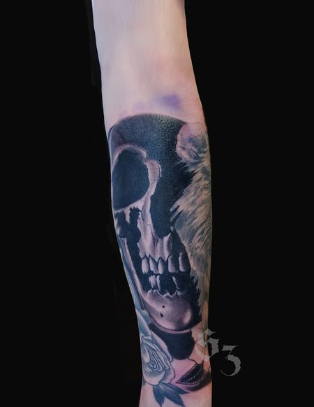 Tattoos - Quade Dahlstrom Skull and Roses - 142191